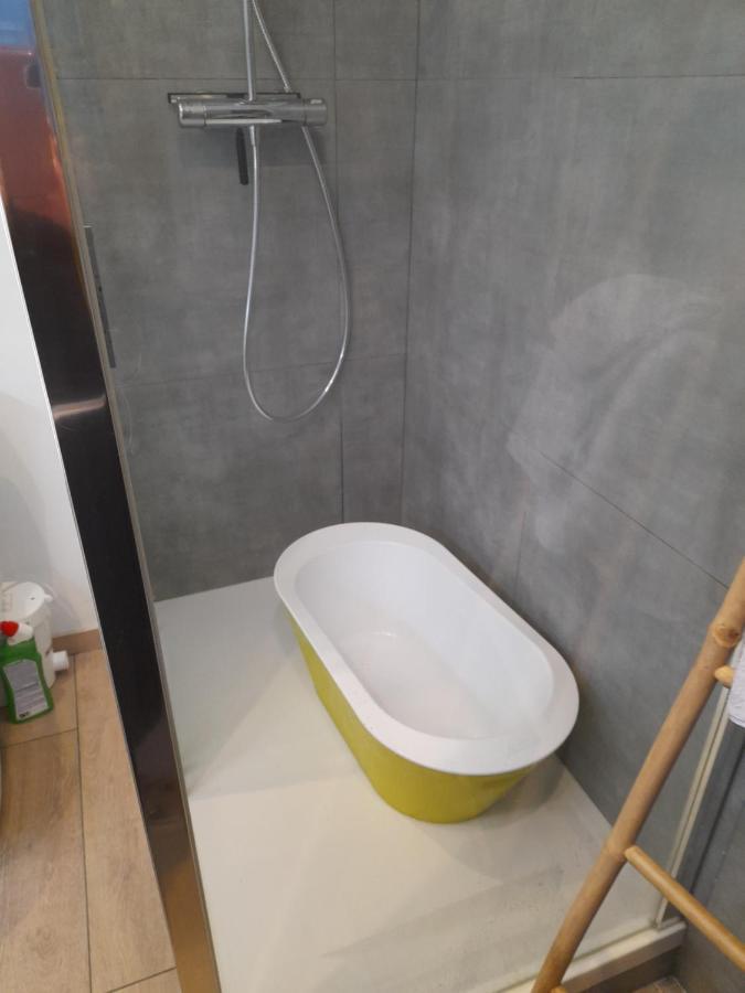 Place 86 La Reid Экстерьер фото